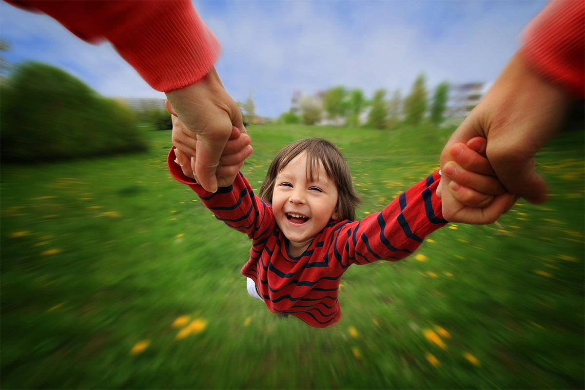 האם התפקיד ההורי עוסק בחיזוי והבטחת האושר?